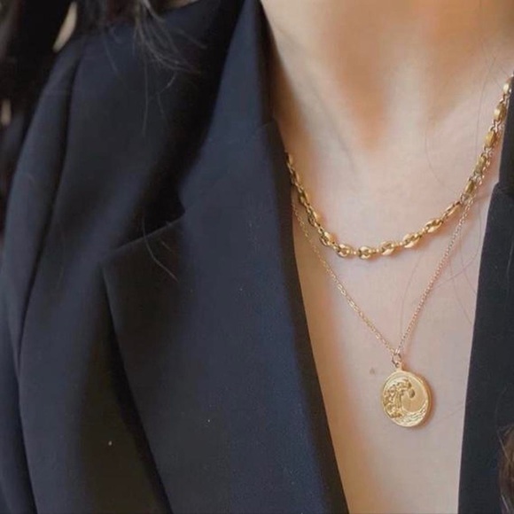 18K Gold Plated Circular Wave Necklace - Picture 4 of 4